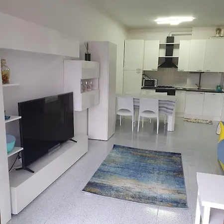 Blue, Relax Con Piscina E Garage סירמיונה