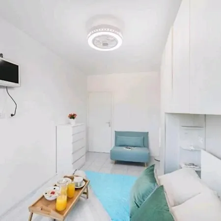 Blue, Relax Con Piscina E Garage Дом отдыха Сирмионе